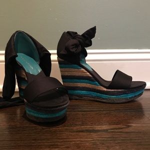 Donald J Pliner wedges
